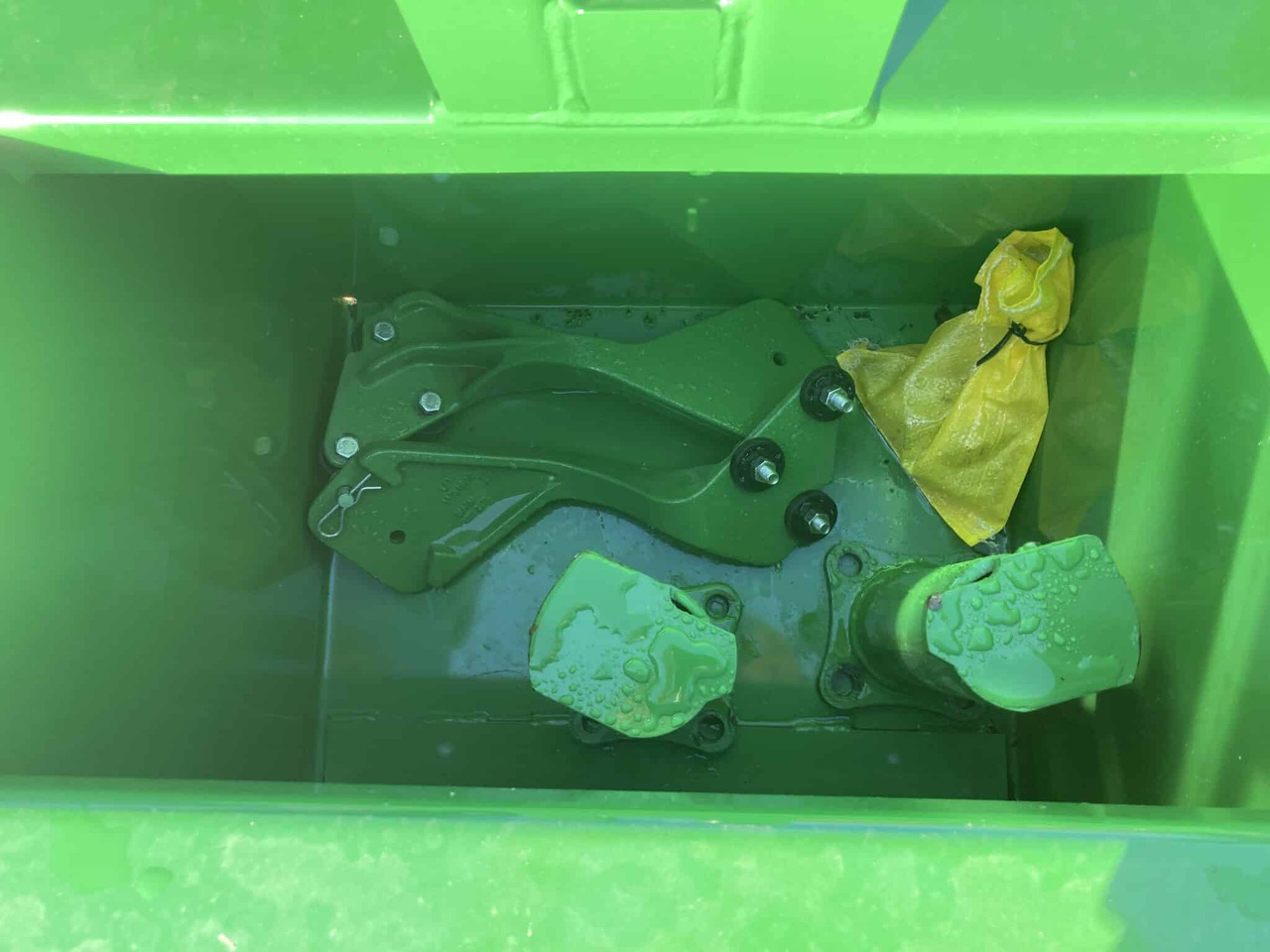 John Deere 320R Front Loader - Front loader for tractor: picture 2 John Deere 320R Front Loader - Front loader for tractor: picture 2