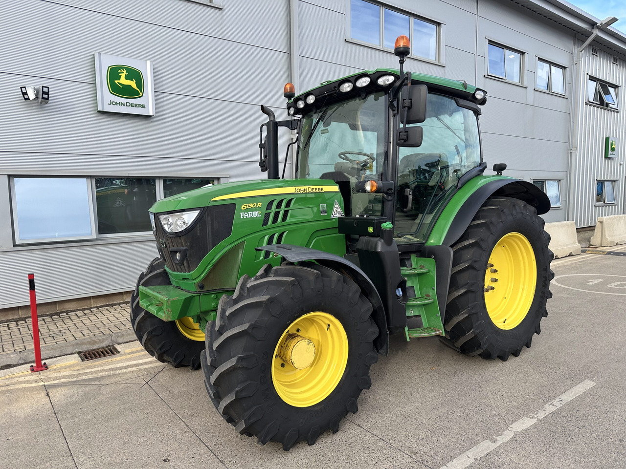 John Deere 6130R - Farm tractor: picture 1 John Deere 6130R - Farm tractor: picture 1