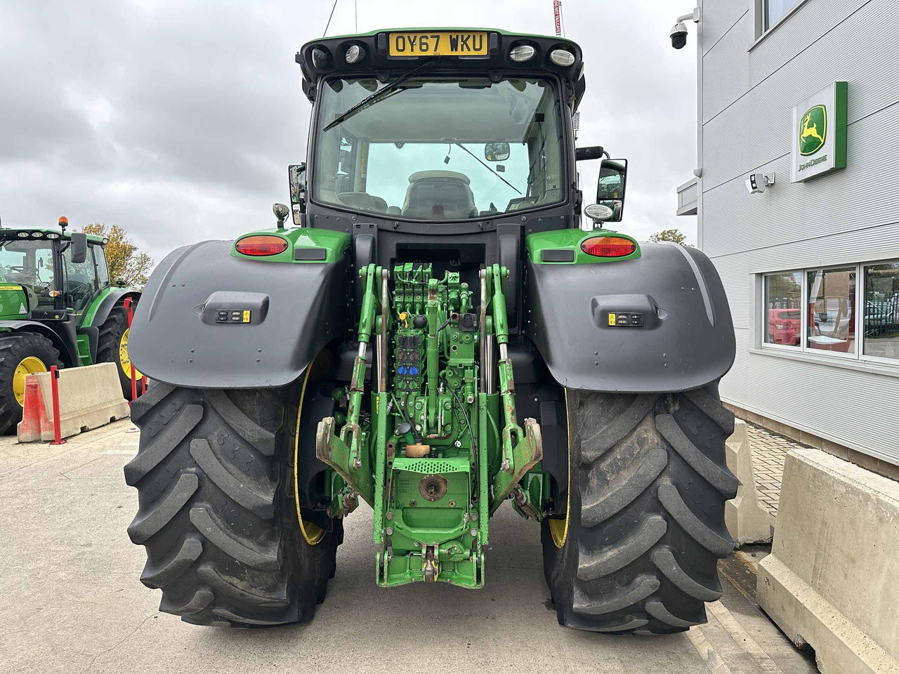 John Deere 6250R - Farm tractor: picture 5 John Deere 6250R - Farm tractor: picture 5