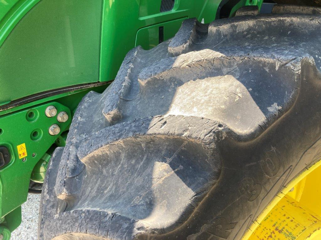 Farm tractor John Deere 6R 215: picture 19