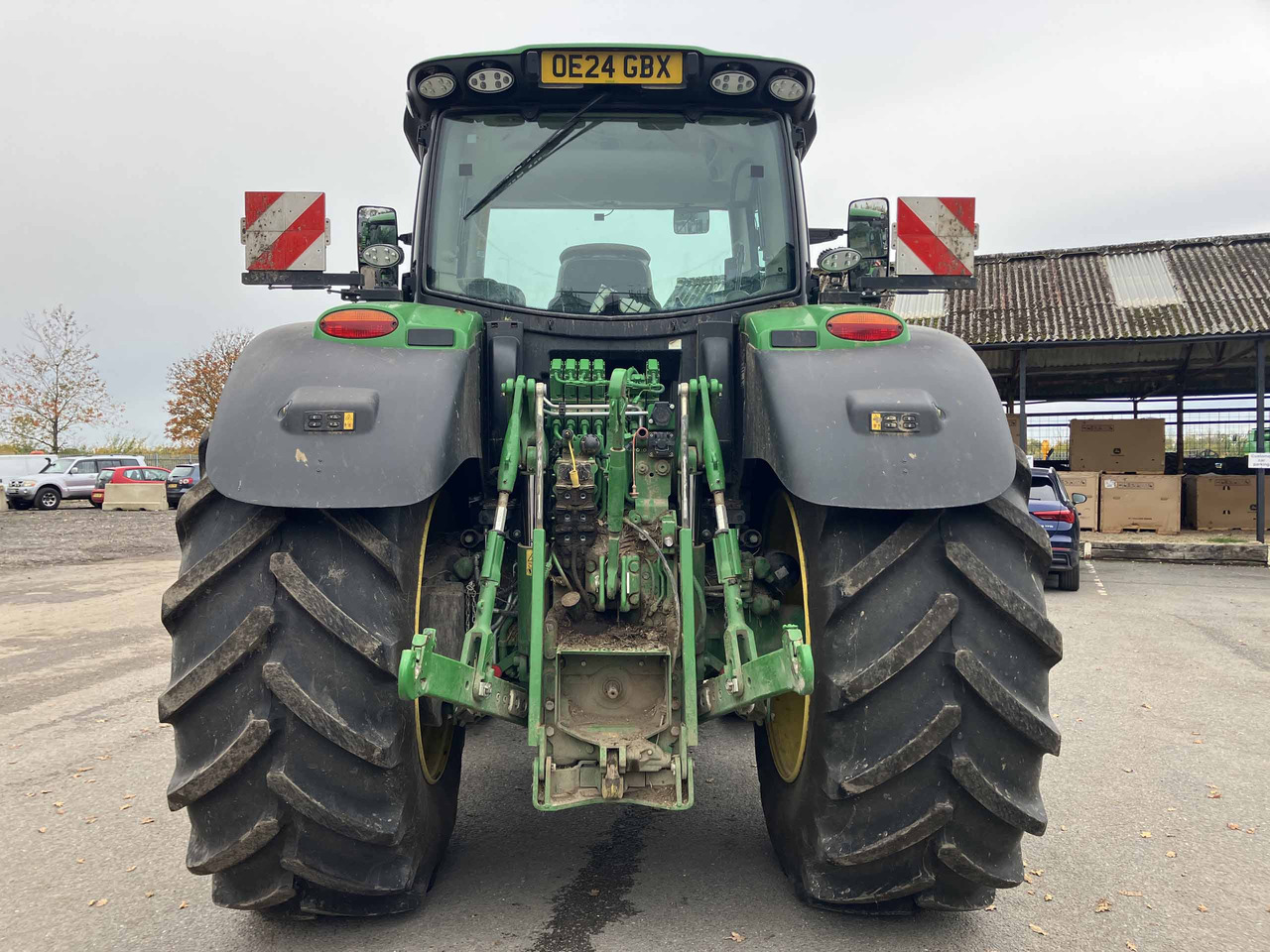 John Deere 6R 215 - Farm tractor: picture 4 John Deere 6R 215 - Farm tractor: picture 4