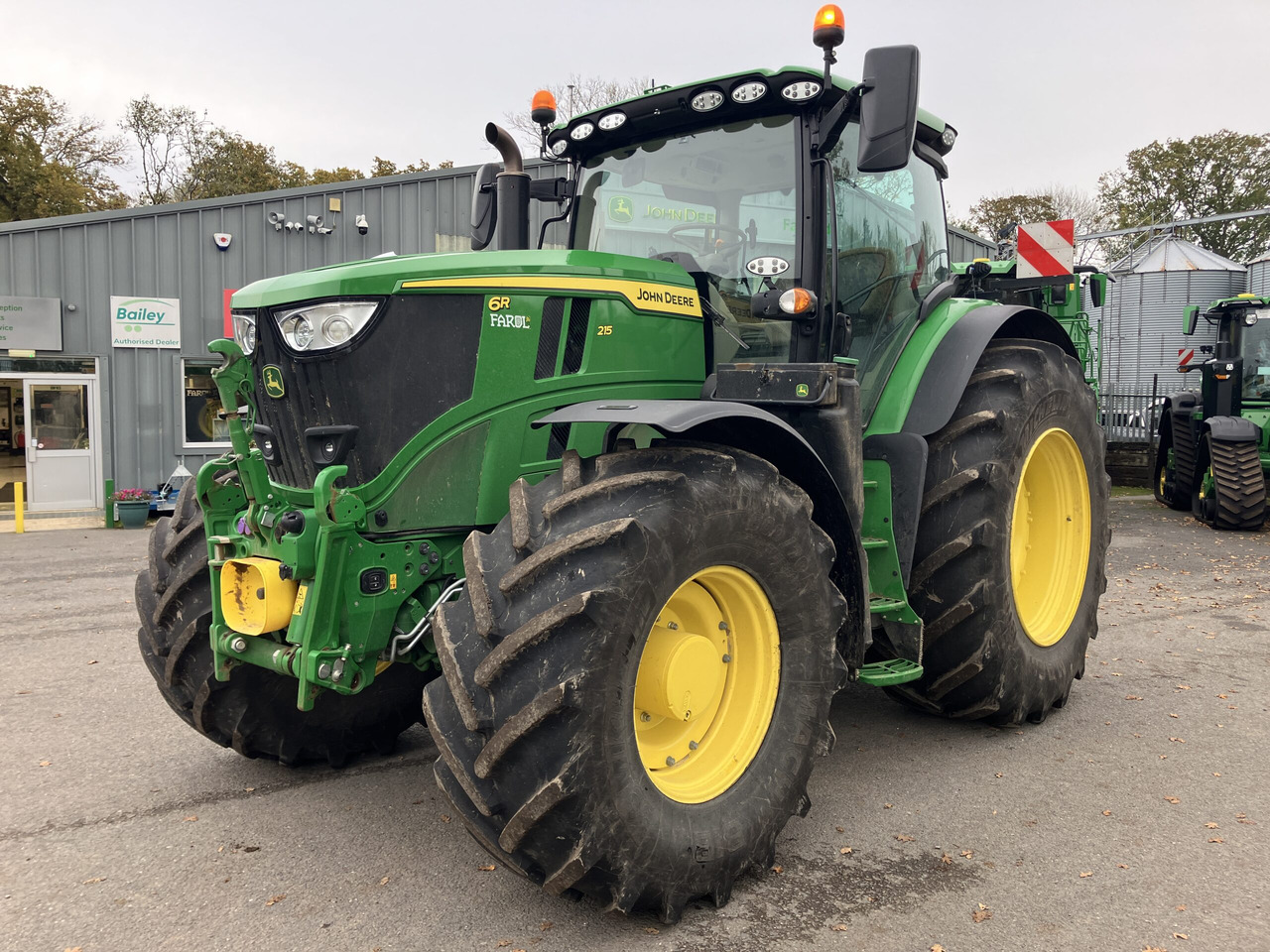 John Deere 6R 215 - Farm tractor: picture 1 John Deere 6R 215 - Farm tractor: picture 1