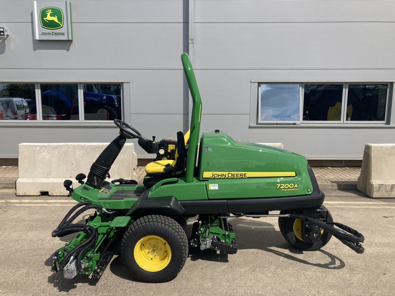 John Deere 7200A utility mower - Garden mower: picture 2 John Deere 7200A utility mower - Garden mower: picture 2