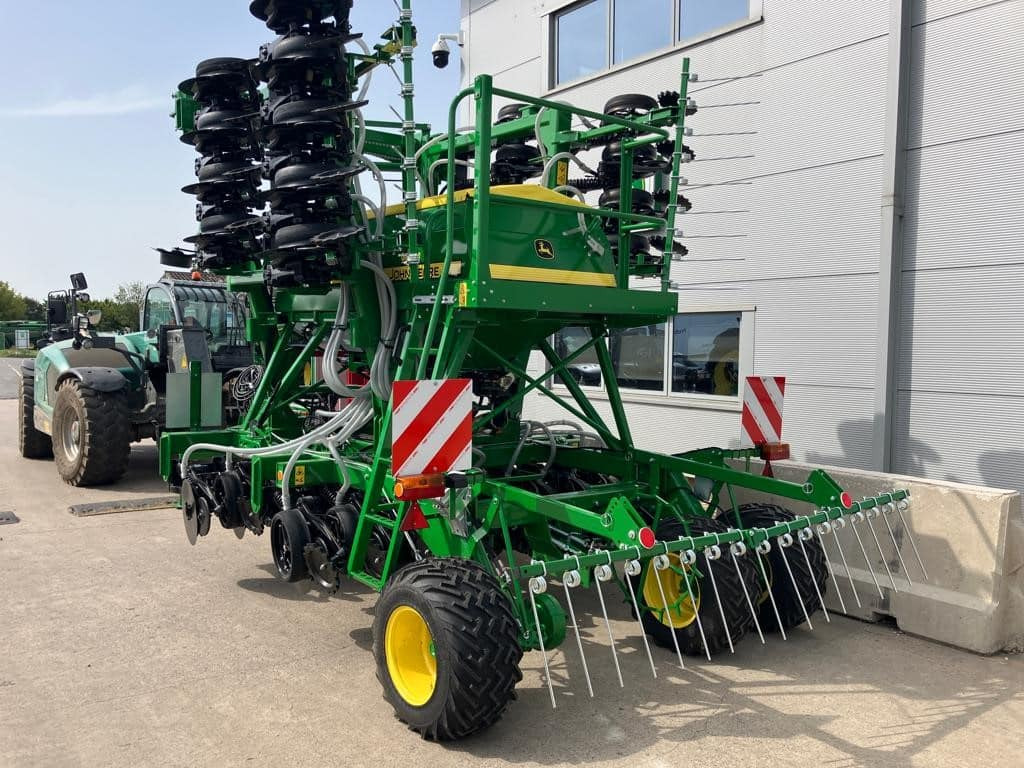 John Deere 750A - Seed drill: picture 3 John Deere 750A - Seed drill: picture 3
