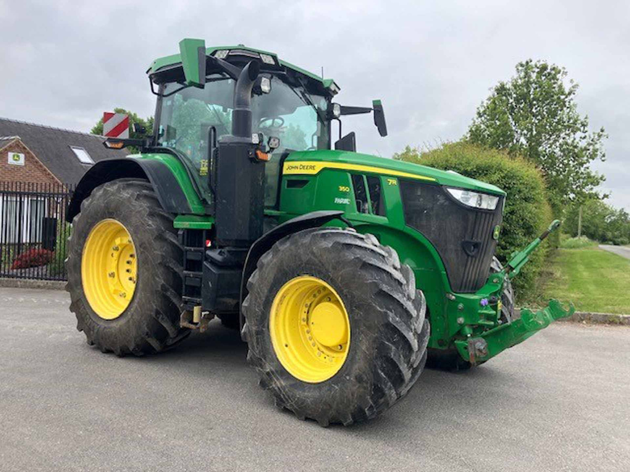 John Deere 7R 350 - Farm tractor: picture 2 John Deere 7R 350 - Farm tractor: picture 2