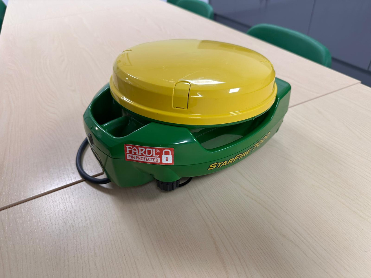 John Deere SF7000 GPS Dome - Navigation system for Agricultural machinery: picture 2 John Deere SF7000 GPS Dome - Navigation system for Agricultural machinery: picture 2