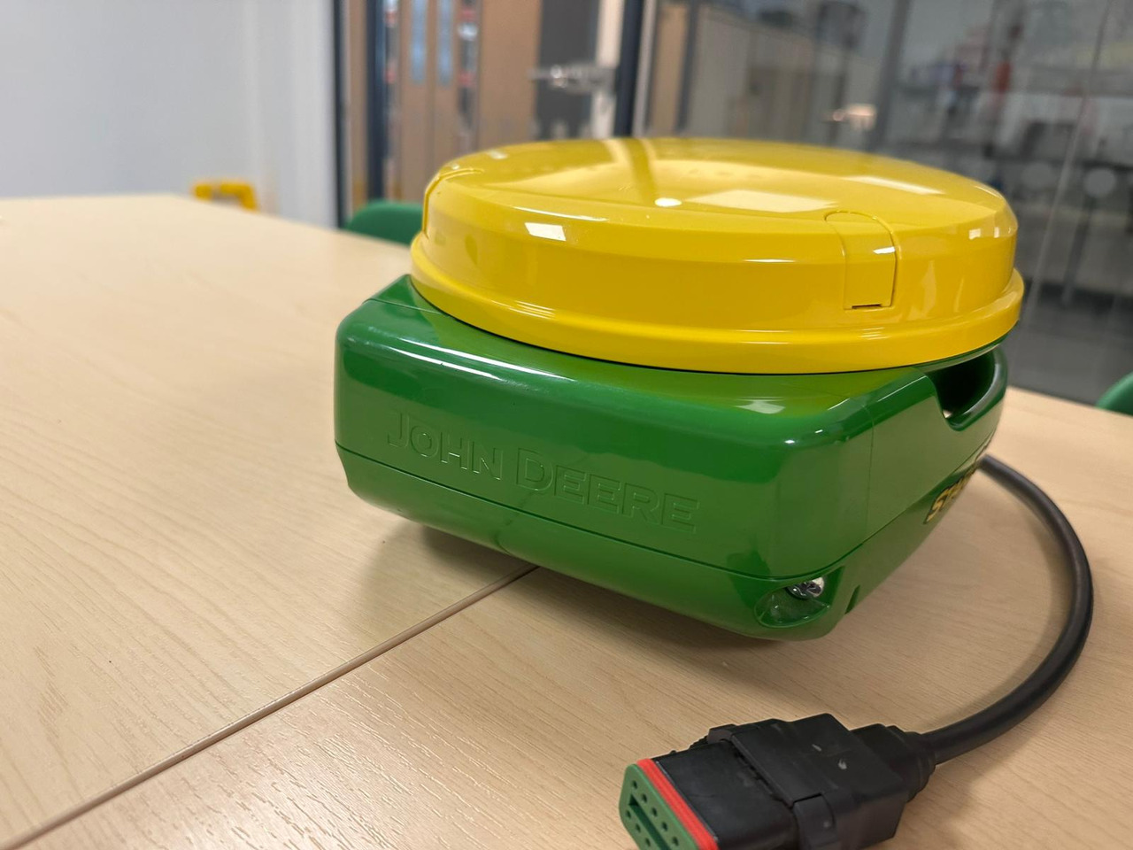 John Deere SF7000 GPS Dome - Navigation system for Agricultural machinery: picture 3 John Deere SF7000 GPS Dome - Navigation system for Agricultural machinery: picture 3