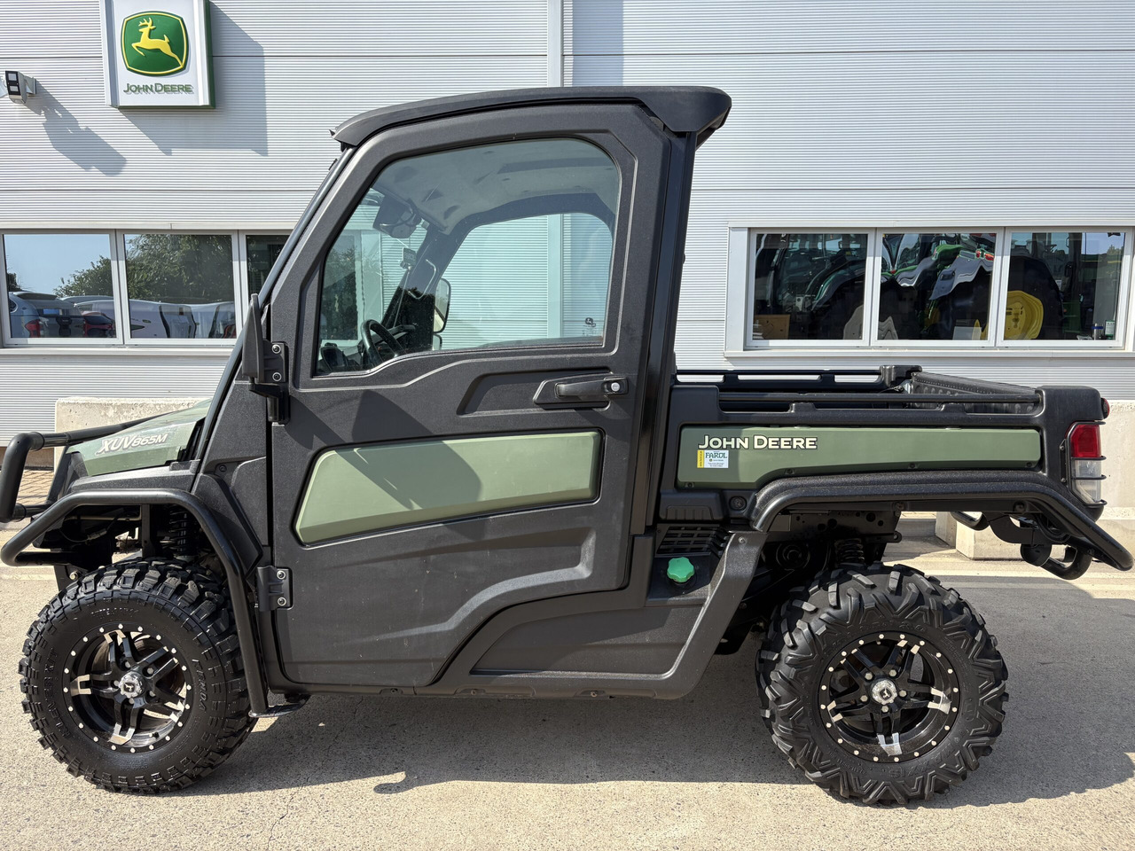John Deere XUV865M Gator - Side-by-side/ ATV: picture 1 John Deere XUV865M Gator - Side-by-side/ ATV: picture 1