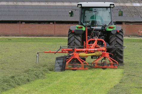KUHN HAYBOB 360 - Tedder/ Rake: picture 1 KUHN HAYBOB 360 - Tedder/ Rake: picture 1