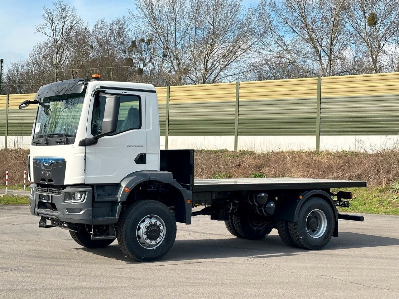 MAN TGM 18.320 4x4 Euro 6e Plato - Dropside/ Flatbed truck: picture 2 MAN TGM 18.320 4x4 Euro 6e Plato - Dropside/ Flatbed truck: picture 2