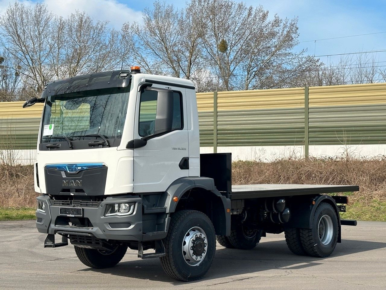 MAN TGM 18.320 4x4 Euro 6e Plato - Dropside/ Flatbed truck: picture 1 MAN TGM 18.320 4x4 Euro 6e Plato - Dropside/ Flatbed truck: picture 1