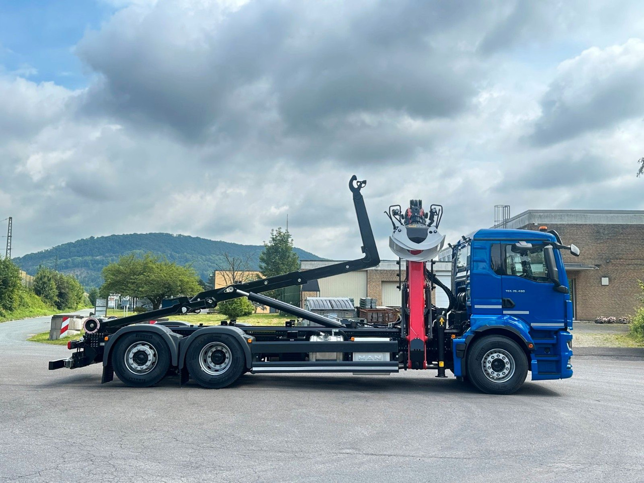 Hook lift truck, Crane truck MAN TGS 26.480 6x2 Abrollkipper + Kran EPSILON: picture 9