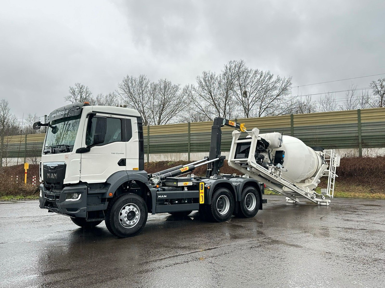 Hook lift truck, Crane truck MAN TGS 33.440 6x4 Euro6e Abroller + Fahrmischer: picture 1