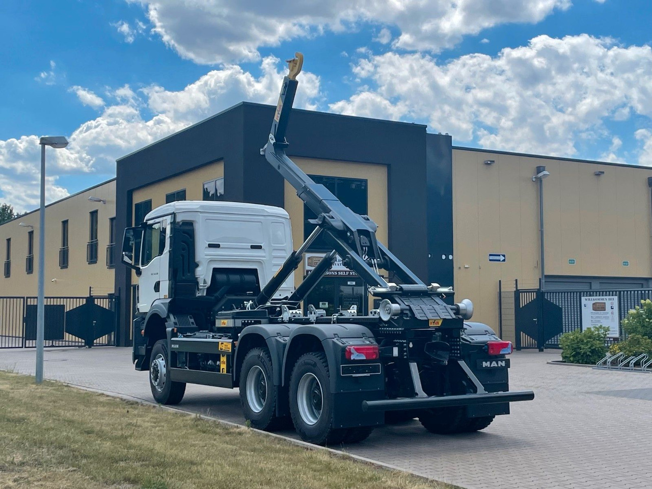 MAN TGS 33.440 6x6 Euro6e Hyva - Hiab MultiLift - Hook lift truck, Crane truck: picture 4 MAN TGS 33.440 6x6 Euro6e Hyva - Hiab MultiLift - Hook lift truck, Crane truck: picture 4
