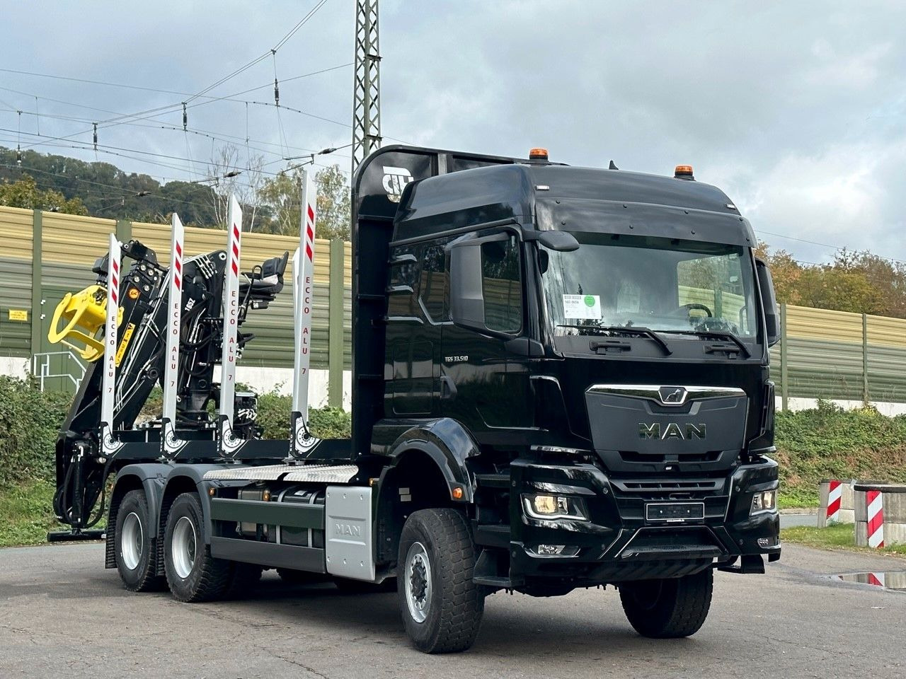MAN TGS 33.520 6X6 Euro6e LogLift 165 Z - Log truck, Crane truck: picture 1 MAN TGS 33.520 6X6 Euro6e LogLift 165 Z - Log truck, Crane truck: picture 1