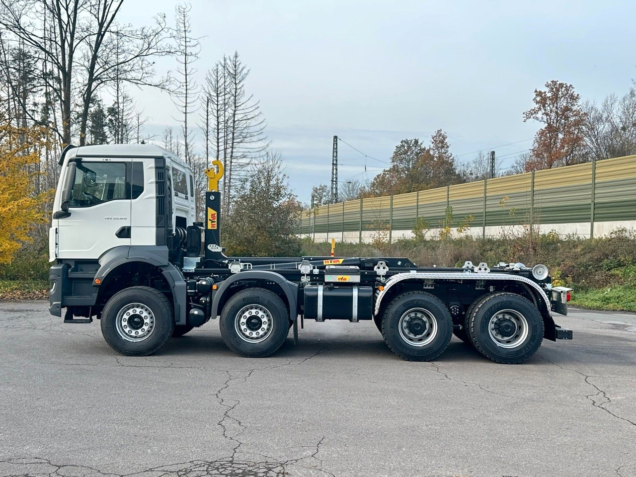 MAN TGS 35.520 8x4 Euro6e Hyva 26-55 Abrollkipper - Hook lift truck: picture 3 MAN TGS 35.520 8x4 Euro6e Hyva 26-55 Abrollkipper - Hook lift truck: picture 3