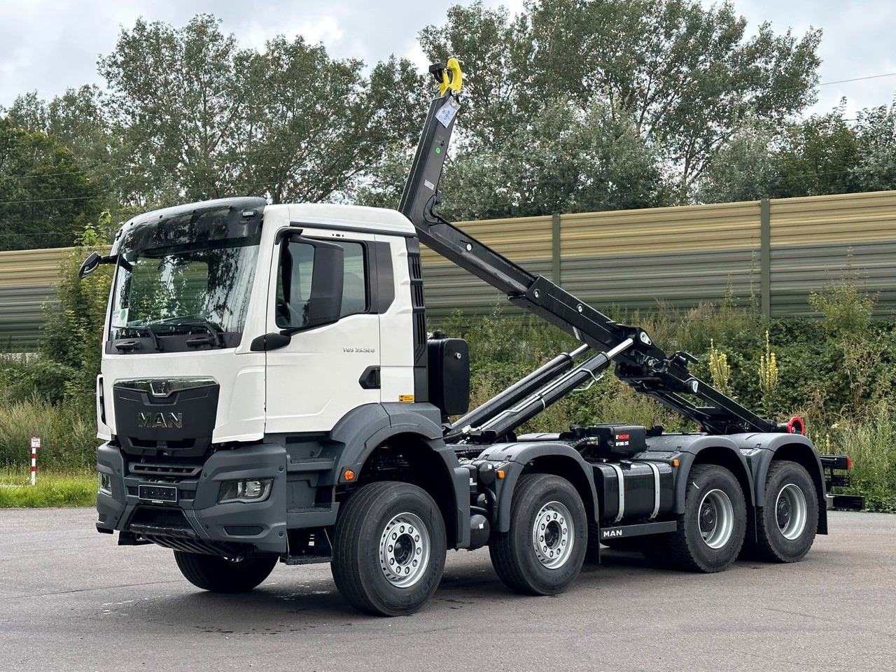MAN TGS 35.520 8x4 Euro6e MultiLift 25s59 - Hook lift truck: picture 3 MAN TGS 35.520 8x4 Euro6e MultiLift 25s59 - Hook lift truck: picture 3