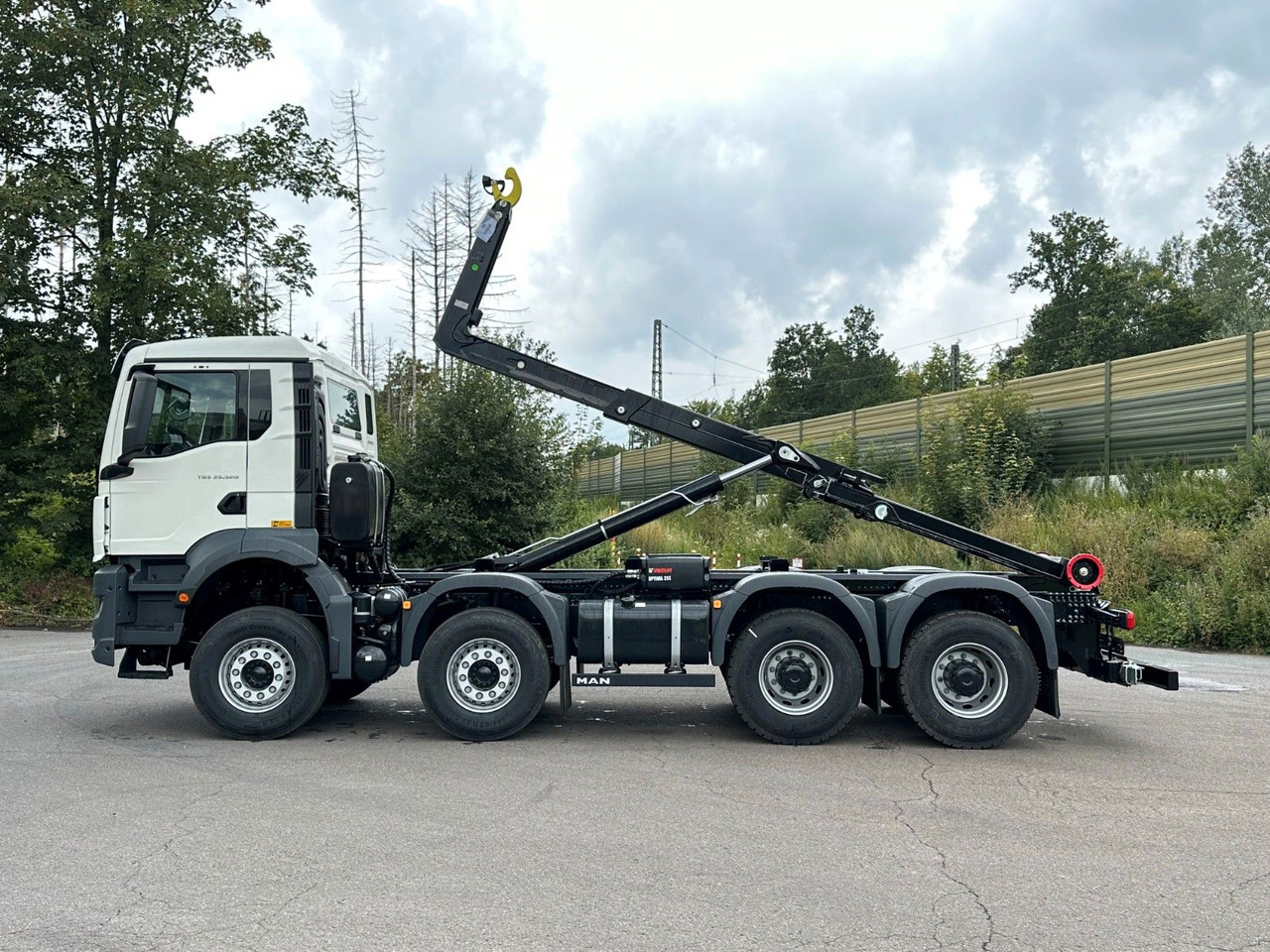 MAN TGS 35.520 8x4 Euro6e MultiLift 25s59 - Hook lift truck: picture 4 MAN TGS 35.520 8x4 Euro6e MultiLift 25s59 - Hook lift truck: picture 4