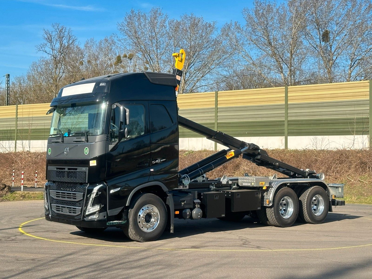 Volvo FH 540 6x4 Abrollkipper Hyva 20-60 - Hook lift truck, Crane truck: picture 1 Volvo FH 540 6x4 Abrollkipper Hyva 20-60 - Hook lift truck, Crane truck: picture 1