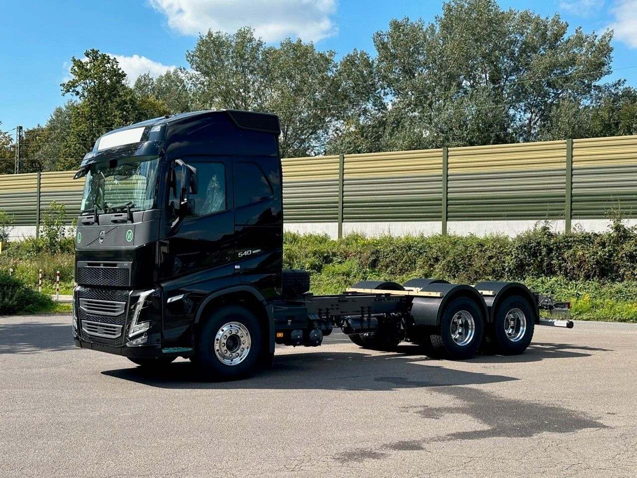 Volvo FH 540 6x4 - Cab chassis truck: picture 2 Volvo FH 540 6x4 - Cab chassis truck: picture 2
