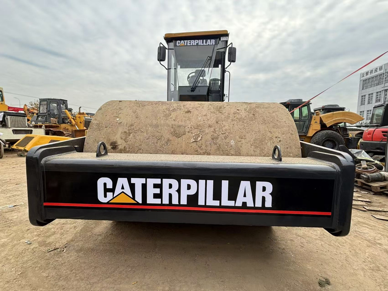 CATERPILLAR CS683E - Roller: picture 1 CATERPILLAR CS683E - Roller: picture 1