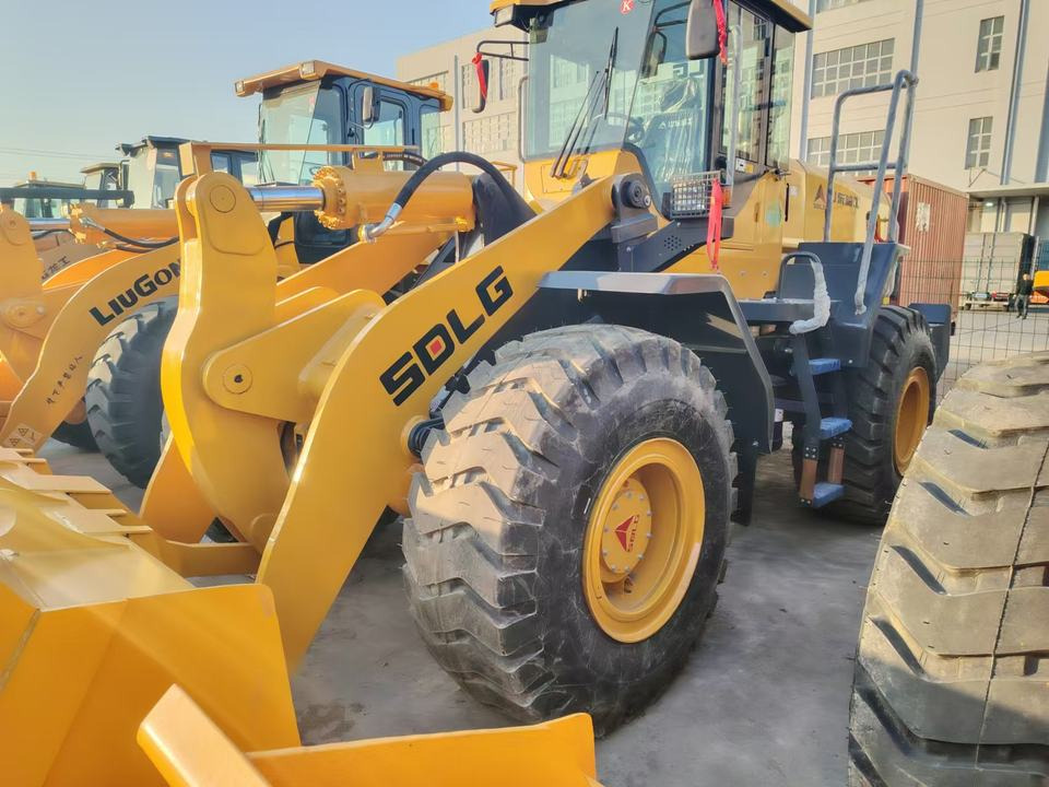 China SDLG 5ton Wheel Loader LG958F Front End Loader , diesel Engine Payloader 4*4 Truck Loader LG958F LW600 CLG856 - Wheel loader: picture 2 China SDLG 5ton Wheel Loader LG958F Front End Loader , diesel Engine Payloader 4*4 Truck Loader LG958F LW600 CLG856 - Wheel loader: picture 2