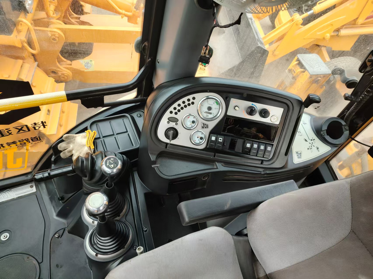 JCB 4CX - Backhoe loader: picture 1 JCB 4CX - Backhoe loader: picture 1