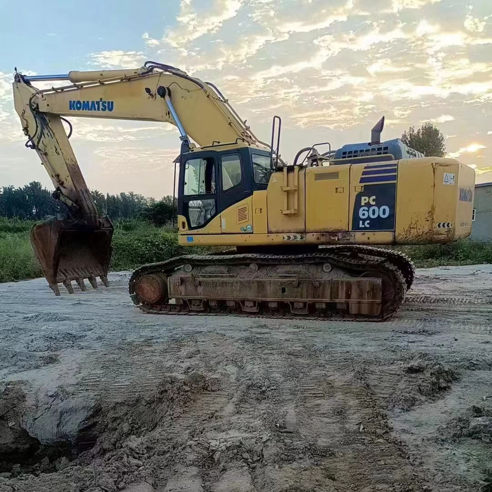 USED EXCAVATOR Good Condition Komatsu PC600-8 Original Japan Cheap Used Excavators Used Original Japan Komatsu PC600 - Crawler excavator: picture 1 USED EXCAVATOR Good Condition Komatsu PC600-8 Original Japan Cheap Used Excavators Used Original Japan Komatsu PC600 - Crawler excavator: picture 1