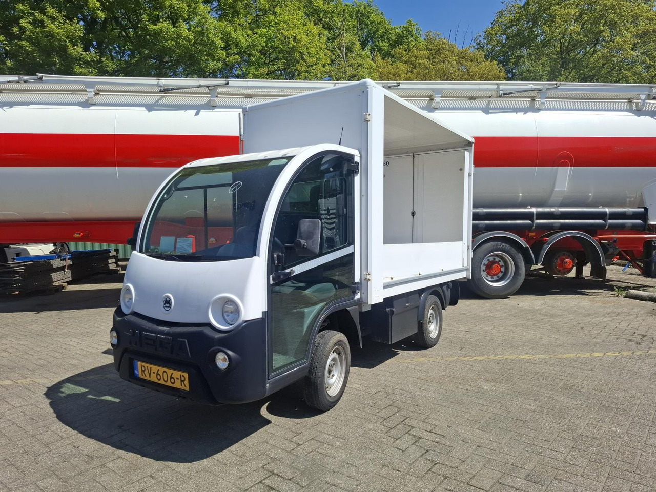 Aixam Mega E-Worker Elektrische Bakwagen RV-606-R - Golf cart: picture 1 Aixam Mega E-Worker Elektrische Bakwagen RV-606-R - Golf cart: picture 1