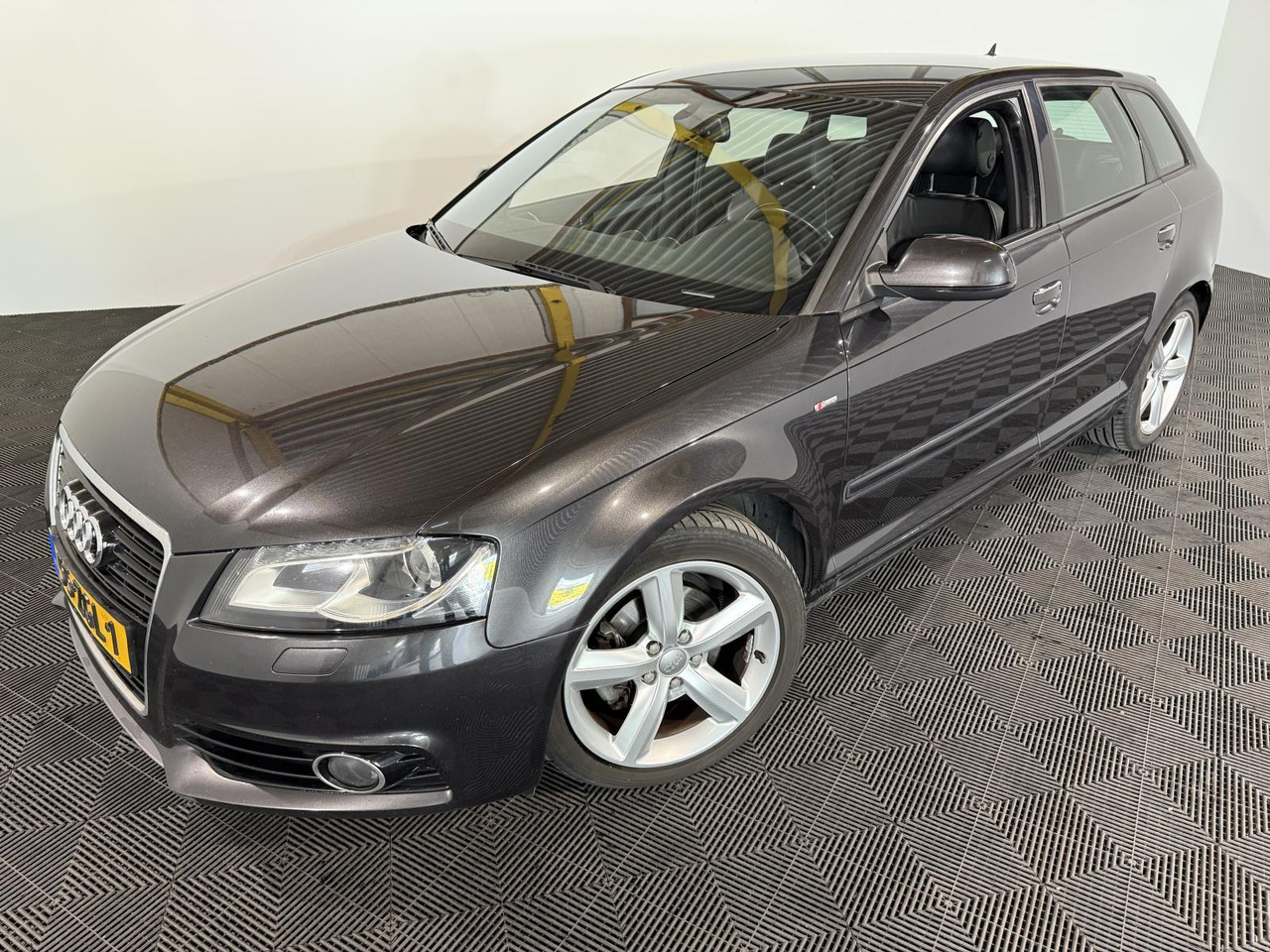 Audi A3 Sportback 1.2 TFSI S-Line 55-ZGL-1 246.717 km - Car: picture 1 Audi A3 Sportback 1.2 TFSI S-Line 55-ZGL-1 246.717 km - Car: picture 1