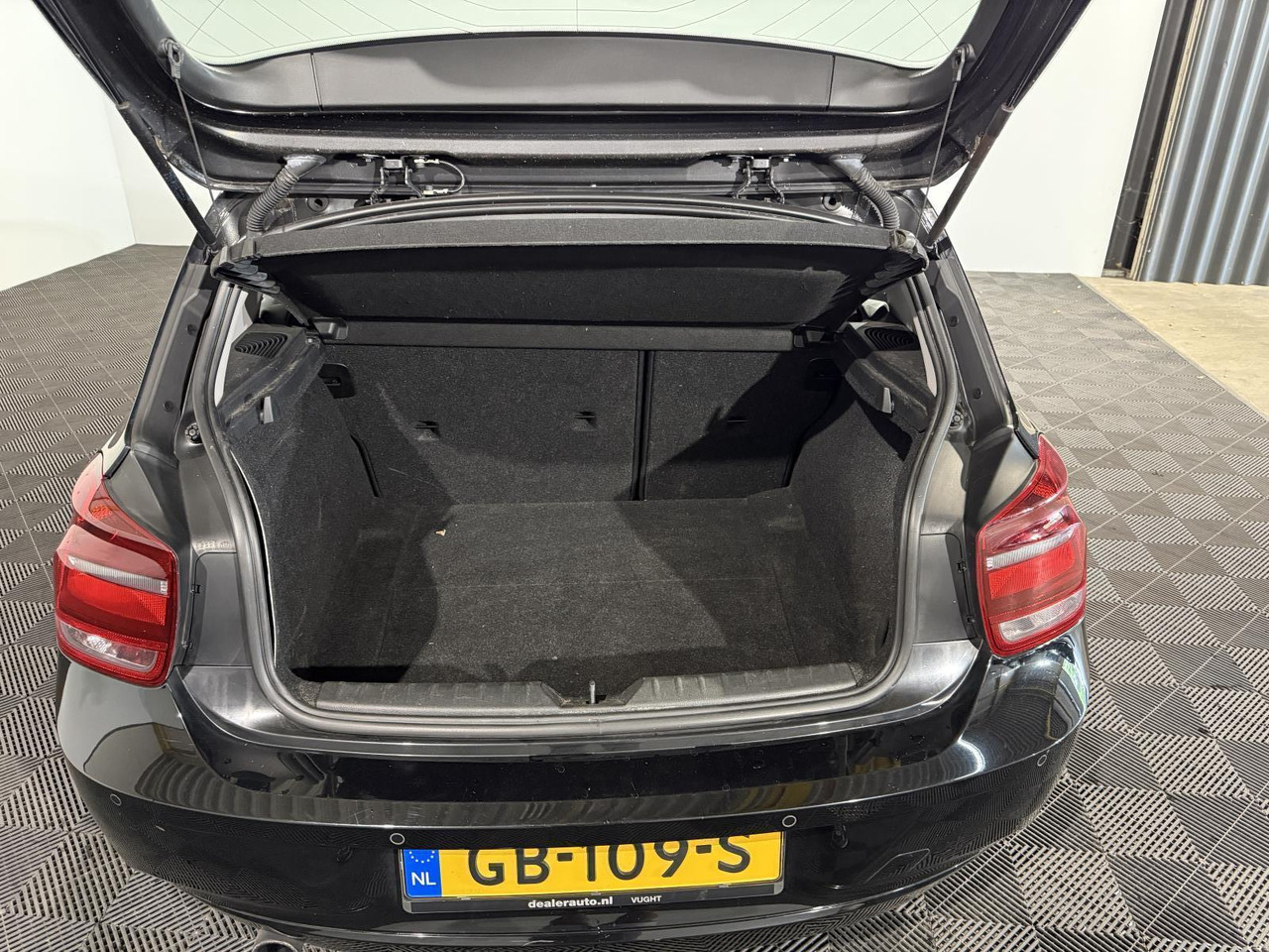 BMW | 1-serie | 116i Business | 2013 | 161.924 km | GB109S | Geen oordeel - Hatchback: picture 4 BMW | 1-serie | 116i Business | 2013 | 161.924 km | GB109S | Geen oordeel - Hatchback: picture 4