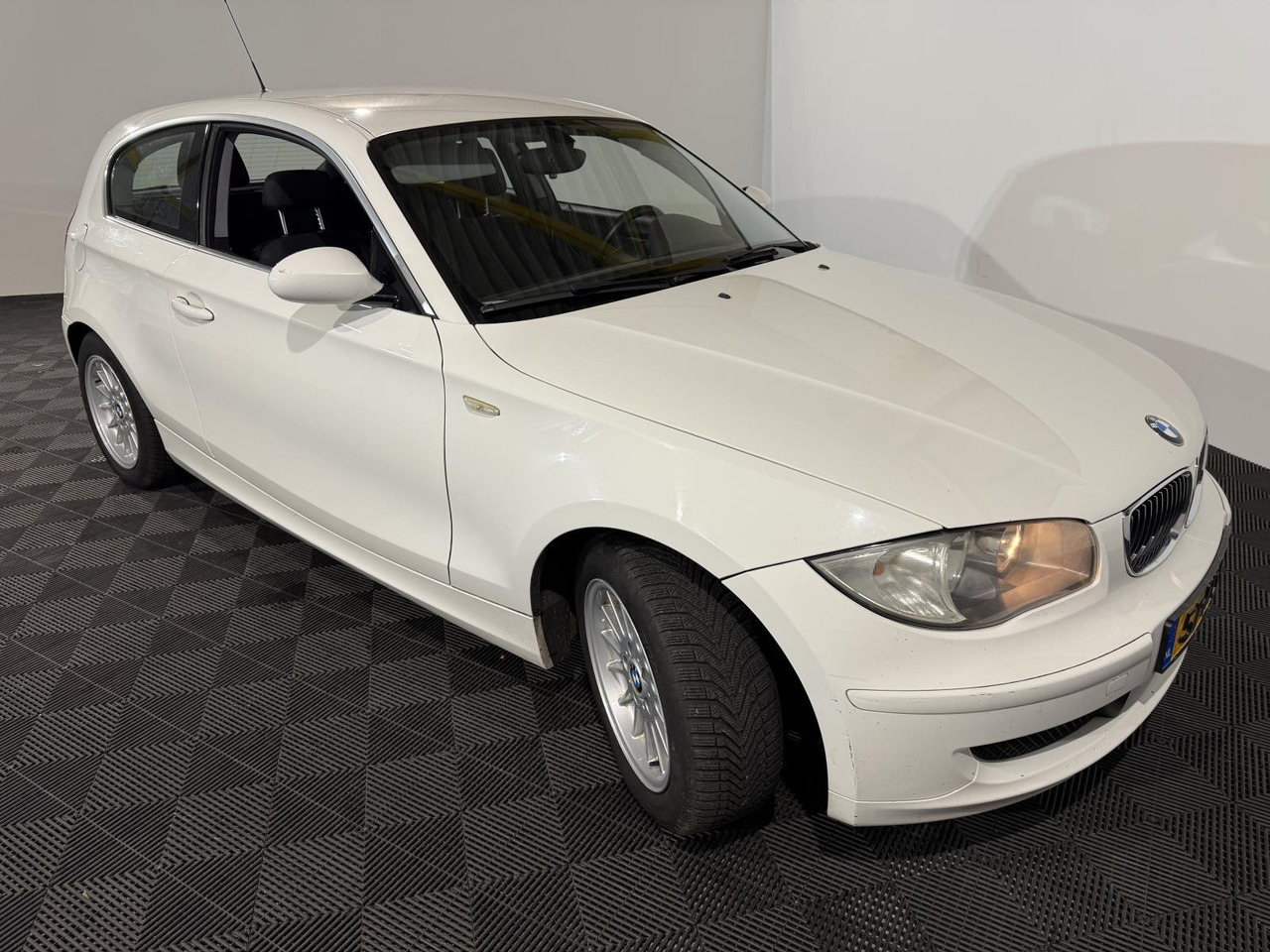 BMW | 1-serie | 116i Introduction | 2007 | 332.014 km | 57XXLG | Logisch - Hatchback: picture 3 BMW | 1-serie | 116i Introduction | 2007 | 332.014 km | 57XXLG | Logisch - Hatchback: picture 3