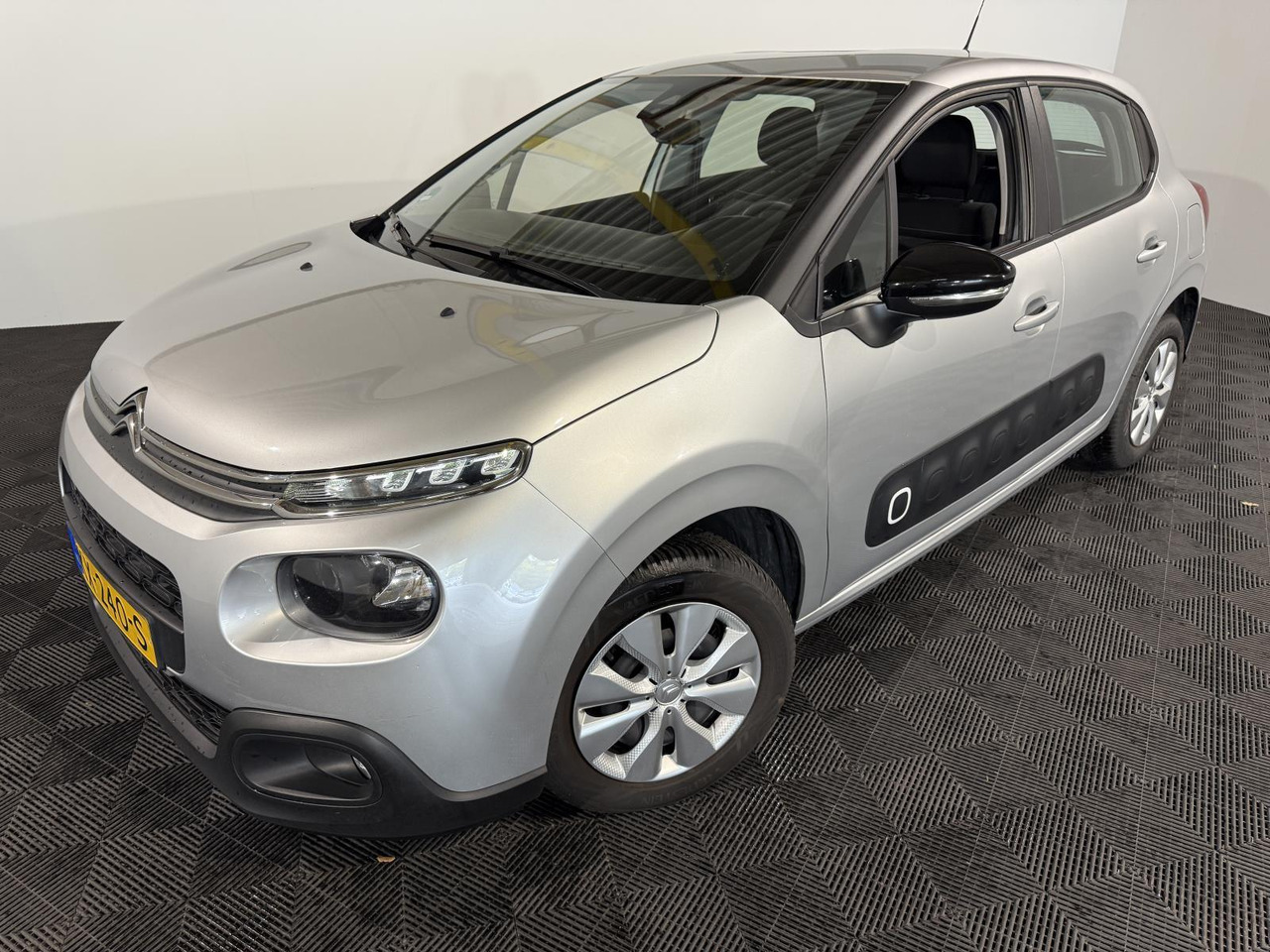 Citroen | C3 | 1.2 PureTech Feel 105g | 2016 | 175.577 km | KX240S | Logisch - Hatchback: picture 1 Citroen | C3 | 1.2 PureTech Feel 105g | 2016 | 175.577 km | KX240S | Logisch - Hatchback: picture 1