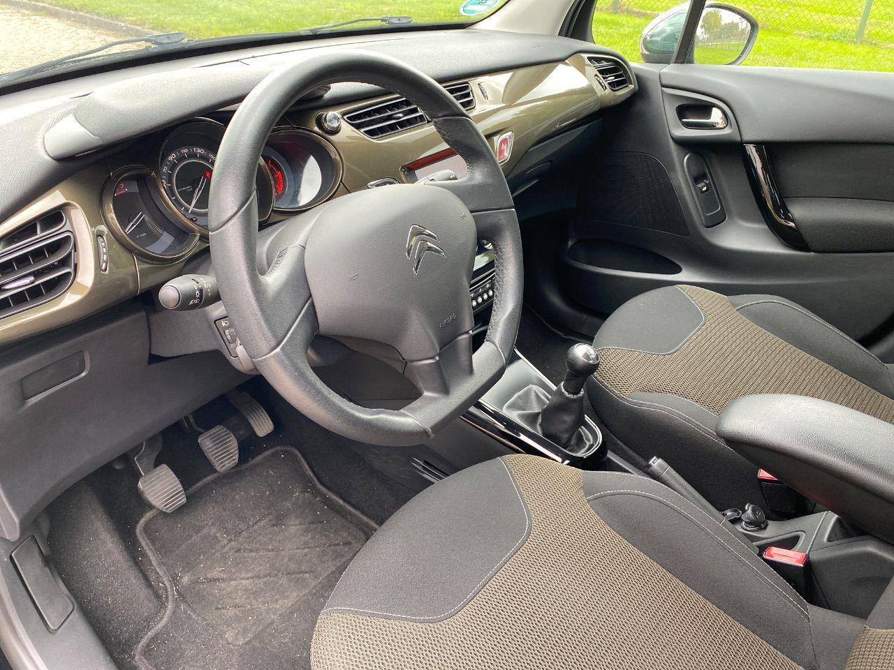 Citroen C3 1.2 VTi Collection | 2012 | 66.290 km | 57ZFL1 | NAP: Logisch - Hatchback: picture 5 Citroen C3 1.2 VTi Collection | 2012 | 66.290 km | 57ZFL1 | NAP: Logisch - Hatchback: picture 5