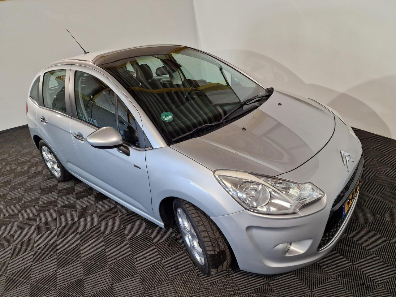 Citroen C3 1.6 Vti 9-KJP-57 193.593 km - Car: picture 5 Citroen C3 1.6 Vti 9-KJP-57 193.593 km - Car: picture 5