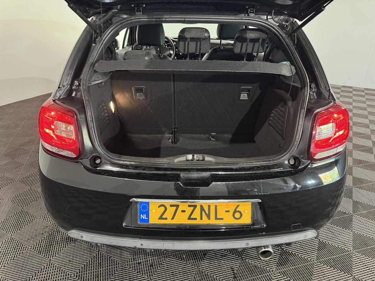 Citroen | DS3 | 1.2 VTi Business | 2013 | 136.694 km | 27ZNL6 | Logisch - Hatchback: picture 4 Citroen | DS3 | 1.2 VTi Business | 2013 | 136.694 km | 27ZNL6 | Logisch - Hatchback: picture 4