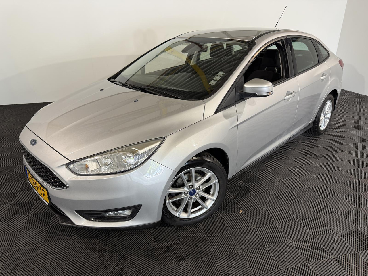Ford Focus 1.0 Trend Edition 2015 206.005 km T-789-TF - Sedan: picture 1 Ford Focus 1.0 Trend Edition 2015 206.005 km T-789-TF - Sedan: picture 1