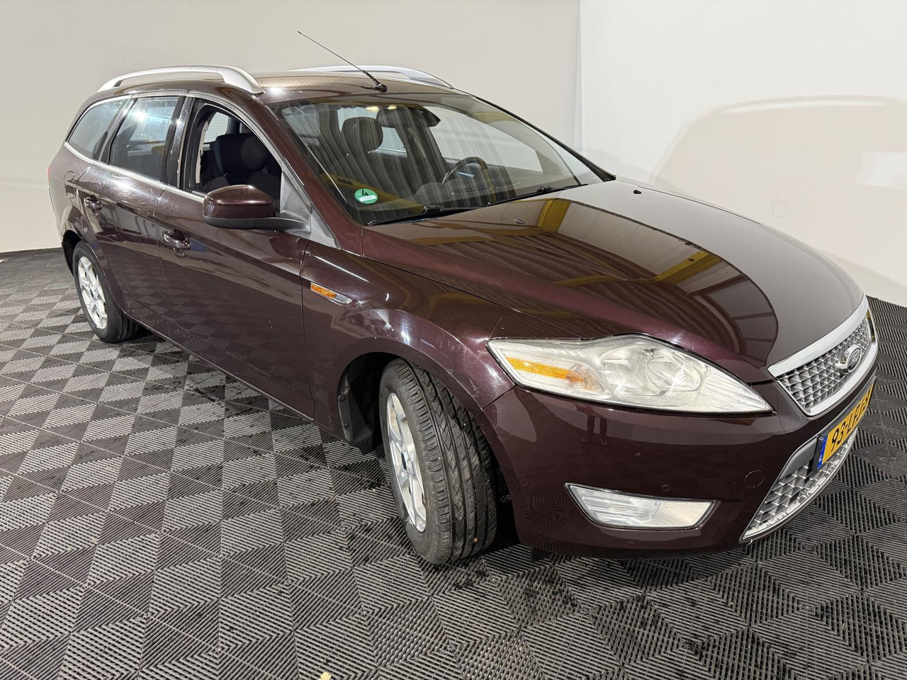 Ford | Mondeo Wagon | 2.0-16V Limited | 2010 | 193.300 km | 93LFJ8 | Logisch - Car: picture 4 Ford | Mondeo Wagon | 2.0-16V Limited | 2010 | 193.300 km | 93LFJ8 | Logisch - Car: picture 4