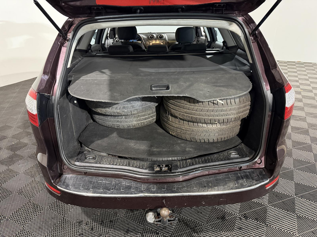 Ford | Mondeo Wagon | 2.0-16V Limited | 2010 | 193.300 km | 93LFJ8 | Logisch - Car: picture 3 Ford | Mondeo Wagon | 2.0-16V Limited | 2010 | 193.300 km | 93LFJ8 | Logisch - Car: picture 3