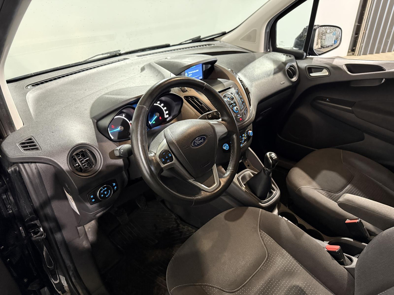 Ford | Transit Courier | 1.5 TDCI Trend | 2017 | 216.300 km | V269HF | Logisch - Small van: picture 5 Ford | Transit Courier | 1.5 TDCI Trend | 2017 | 216.300 km | V269HF | Logisch - Small van: picture 5