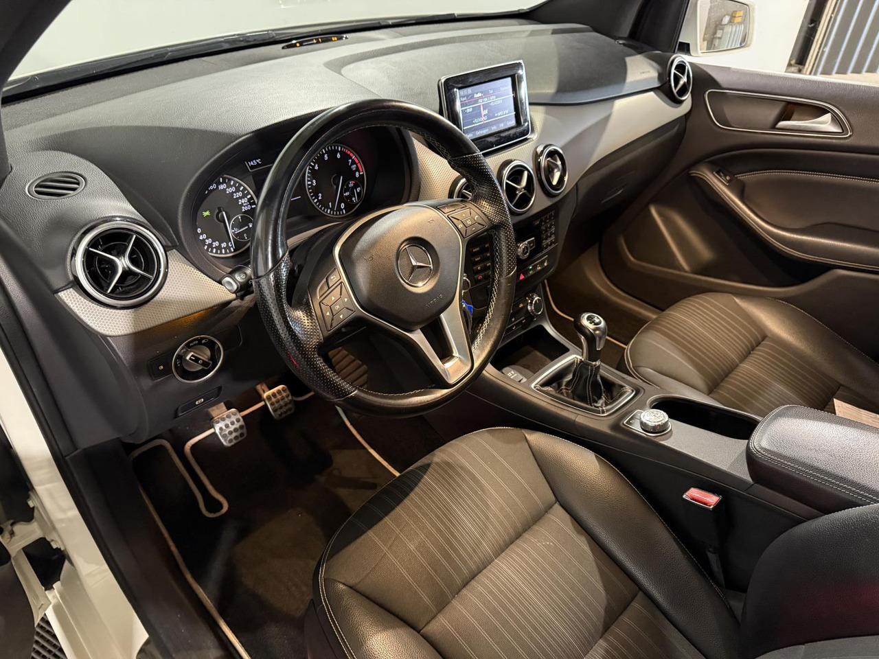 Mercedes-Benz | B-klasse | 180 Ambition | 2012 | 131.978 km | G005BR | Geen oordeel - Car: picture 3 Mercedes-Benz | B-klasse | 180 Ambition | 2012 | 131.978 km | G005BR | Geen oordeel - Car: picture 3