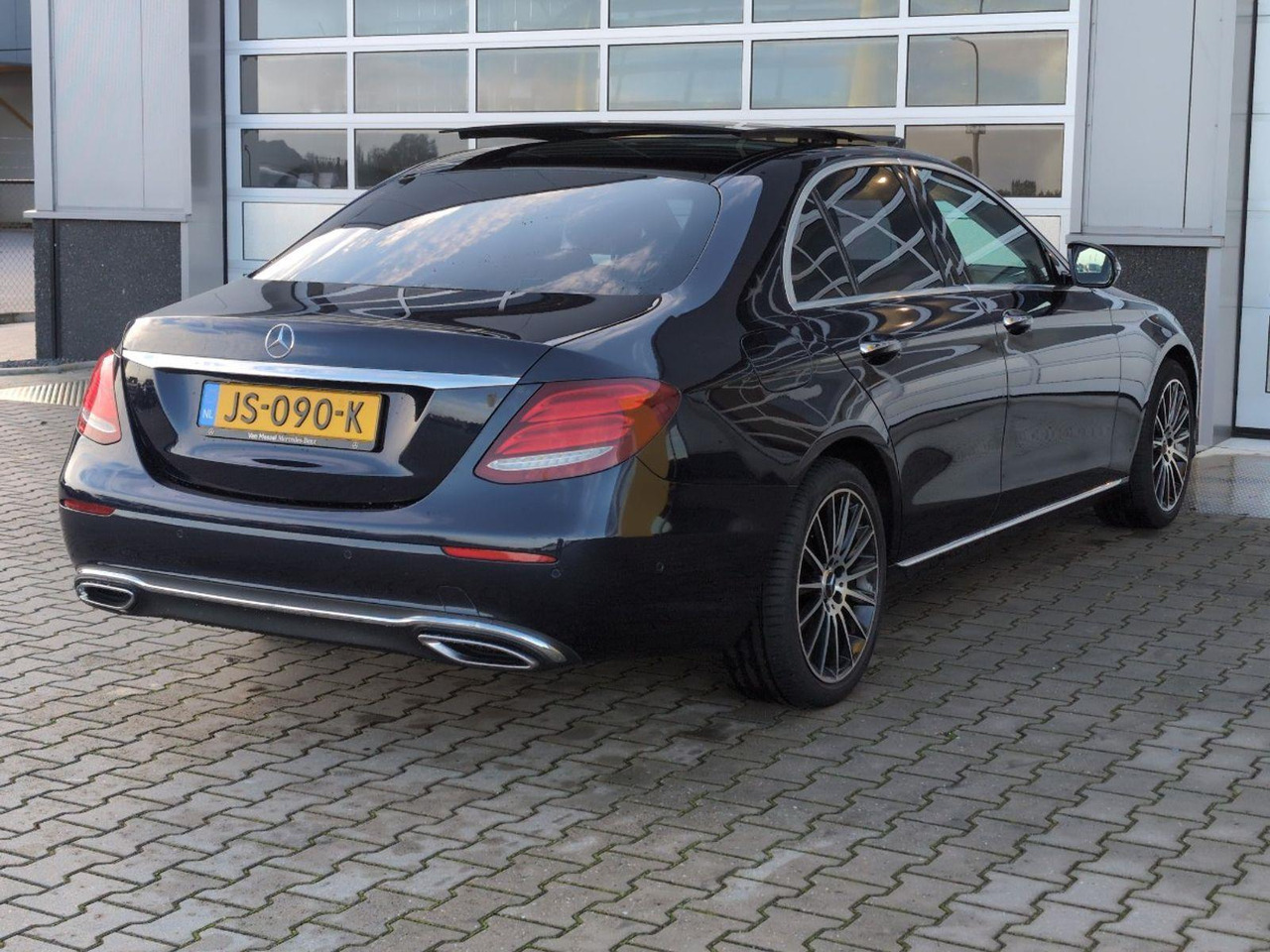 Mercedes-Benz E-klasse 220 d Lease Edition Prestige Plus | 2016 | 286.876 km | Automaat | JS090K | NAP: Logisch - Sedan: picture 4 Mercedes-Benz E-klasse 220 d Lease Edition Prestige Plus | 2016 | 286.876 km | Automaat | JS090K | NAP: Logisch - Sedan: picture 4