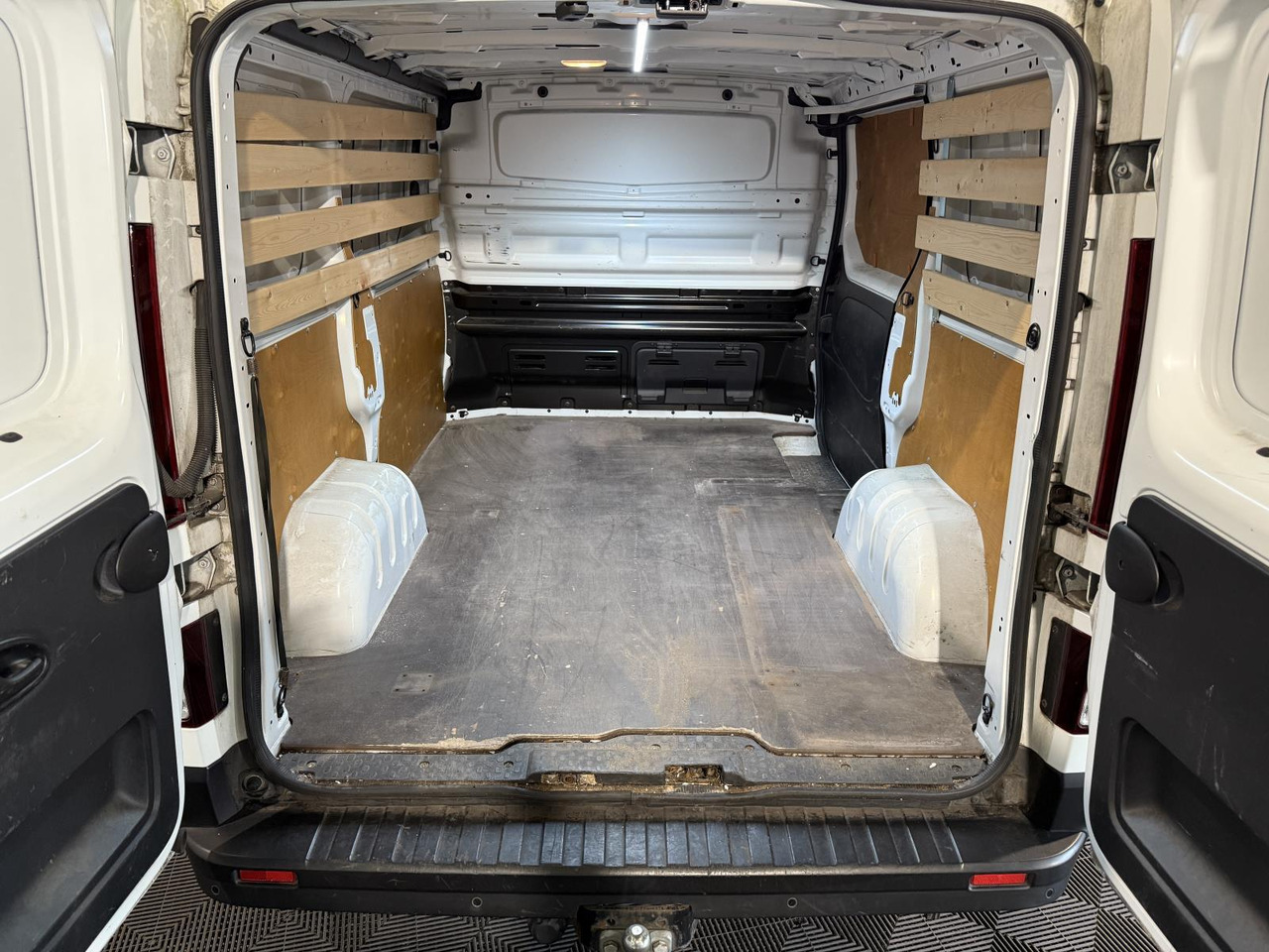 Renault Trafic 1.6 dCi T27 L1 H1 Comfort V-280-NR 173.986 km - Panel van: picture 5 Renault Trafic 1.6 dCi T27 L1 H1 Comfort V-280-NR 173.986 km - Panel van: picture 5