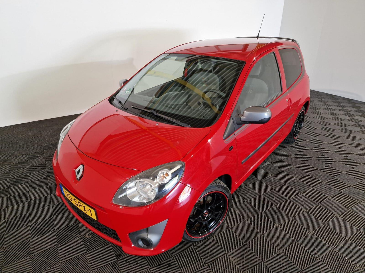 Renault Twingo 1.2-16V Collection | 2011 | 149.179 km | 20-SPX-1 - Hatchback: picture 1 Renault Twingo 1.2-16V Collection | 2011 | 149.179 km | 20-SPX-1 - Hatchback: picture 1