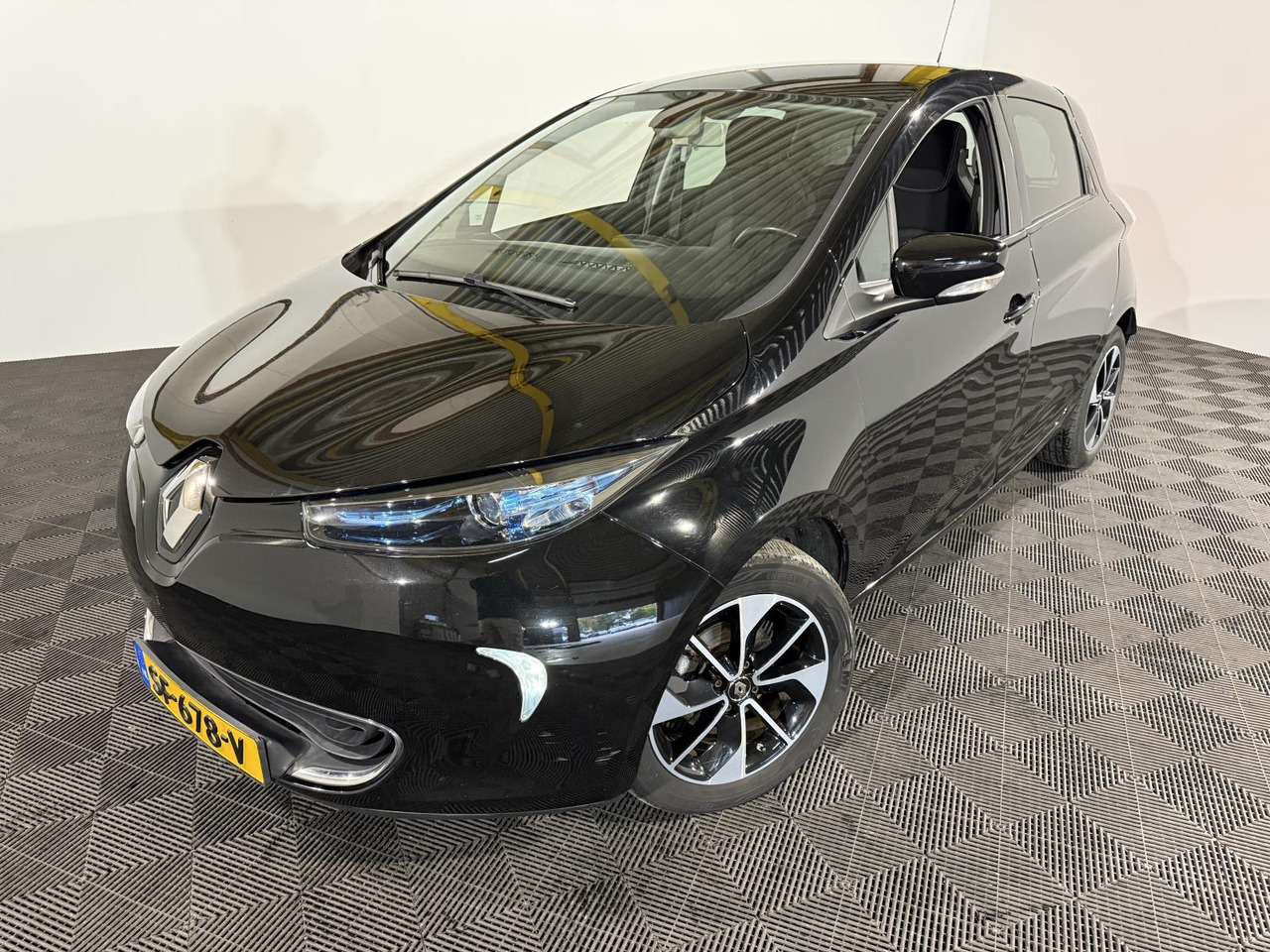 Renault | ZOE | R90 Intens 41 kWh (ex Accu) | 2018 | 117.938 km | Automaat | SF678V | Logisch - Hatchback: picture 1 Renault | ZOE | R90 Intens 41 kWh (ex Accu) | 2018 | 117.938 km | Automaat | SF678V | Logisch - Hatchback: picture 1