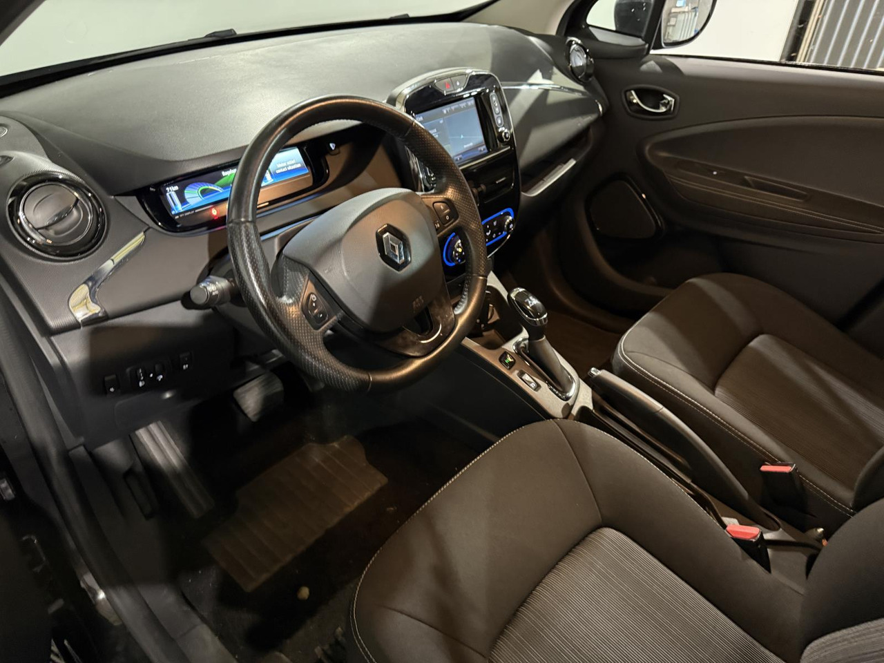 Renault | ZOE | R90 Intens 41 kWh (ex Accu) | 2018 | 117.938 km | Automaat | SF678V | Logisch - Hatchback: picture 2 Renault | ZOE | R90 Intens 41 kWh (ex Accu) | 2018 | 117.938 km | Automaat | SF678V | Logisch - Hatchback: picture 2