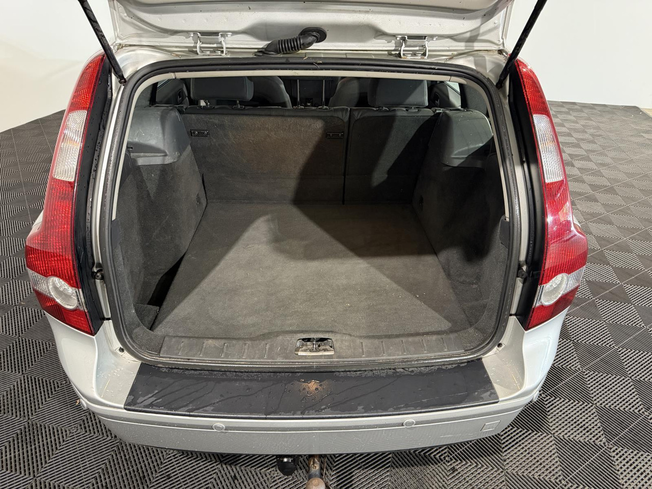 Volvo | V50 | 2.4i Kinetic | 2007 | 281.648 km | 53TVKN | Logisch - Car: picture 3 Volvo | V50 | 2.4i Kinetic | 2007 | 281.648 km | 53TVKN | Logisch - Car: picture 3