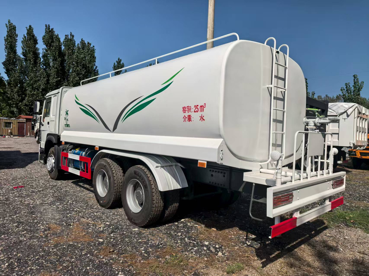HOWO 371 - Tank truck: picture 3 HOWO 371 - Tank truck: picture 3