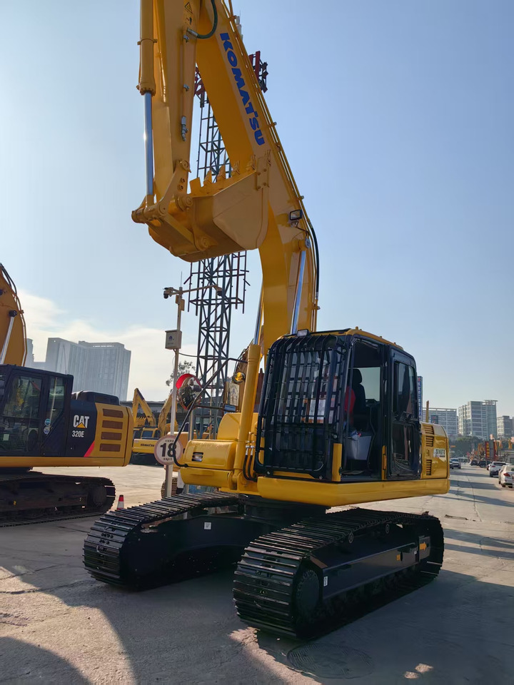 KOMATSU PC200-7 - Crawler excavator: picture 2 KOMATSU PC200-7 - Crawler excavator: picture 2