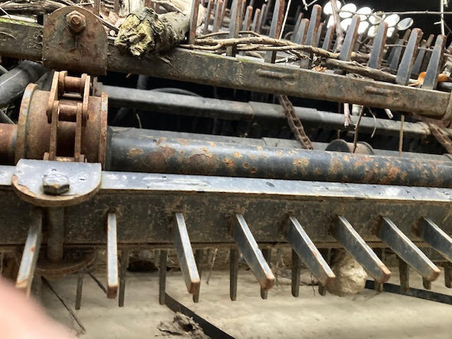 EPIERREUR LANDSCAPE LR 5 B POUR BOB CAT 230 - Attachment for Construction machinery: picture 2 EPIERREUR LANDSCAPE LR 5 B POUR BOB CAT 230 - Attachment for Construction machinery: picture 2